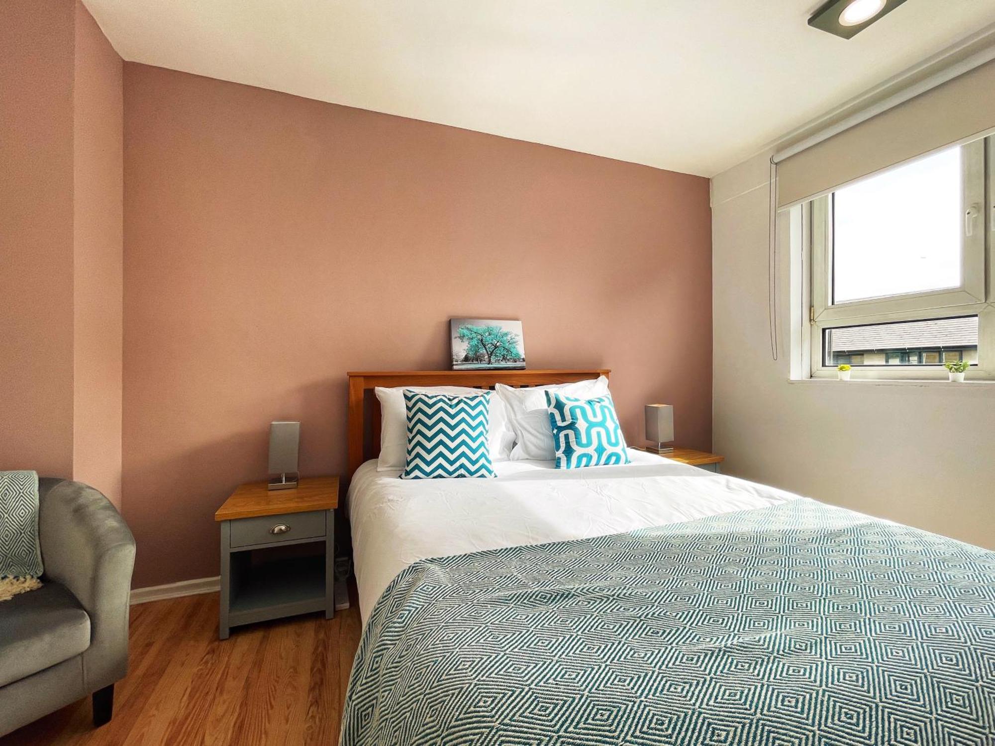 Ethan's Place In Mile End - 2 Double Beds, 1 Bunk Bed, Max 6, Spacious, Ideal For Families Appartement Londen