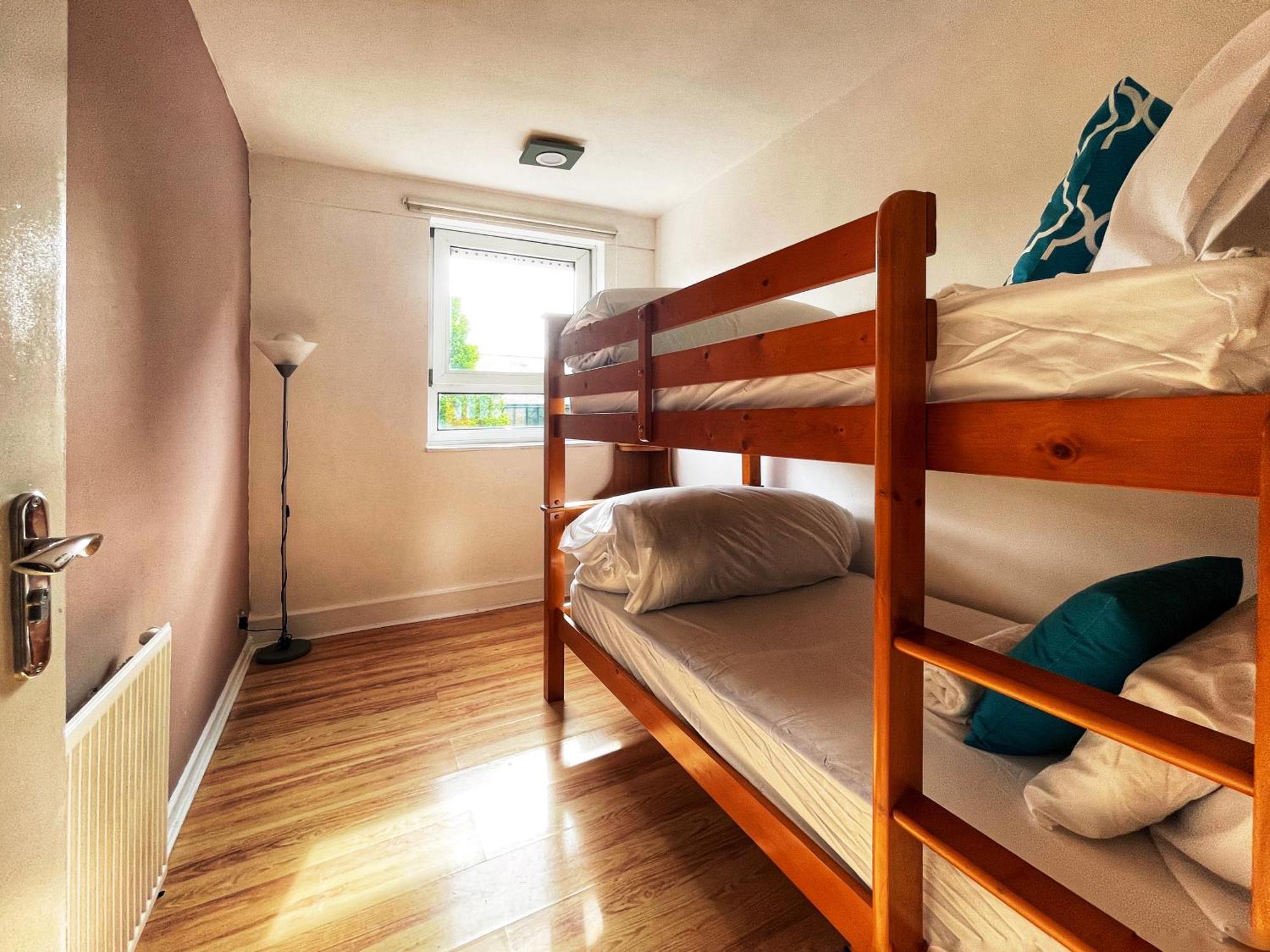 Ethan's Place In Mile End - 2 Double Beds, 1 Bunk Bed, Max 6, Spacious, Ideal For Families * Londen