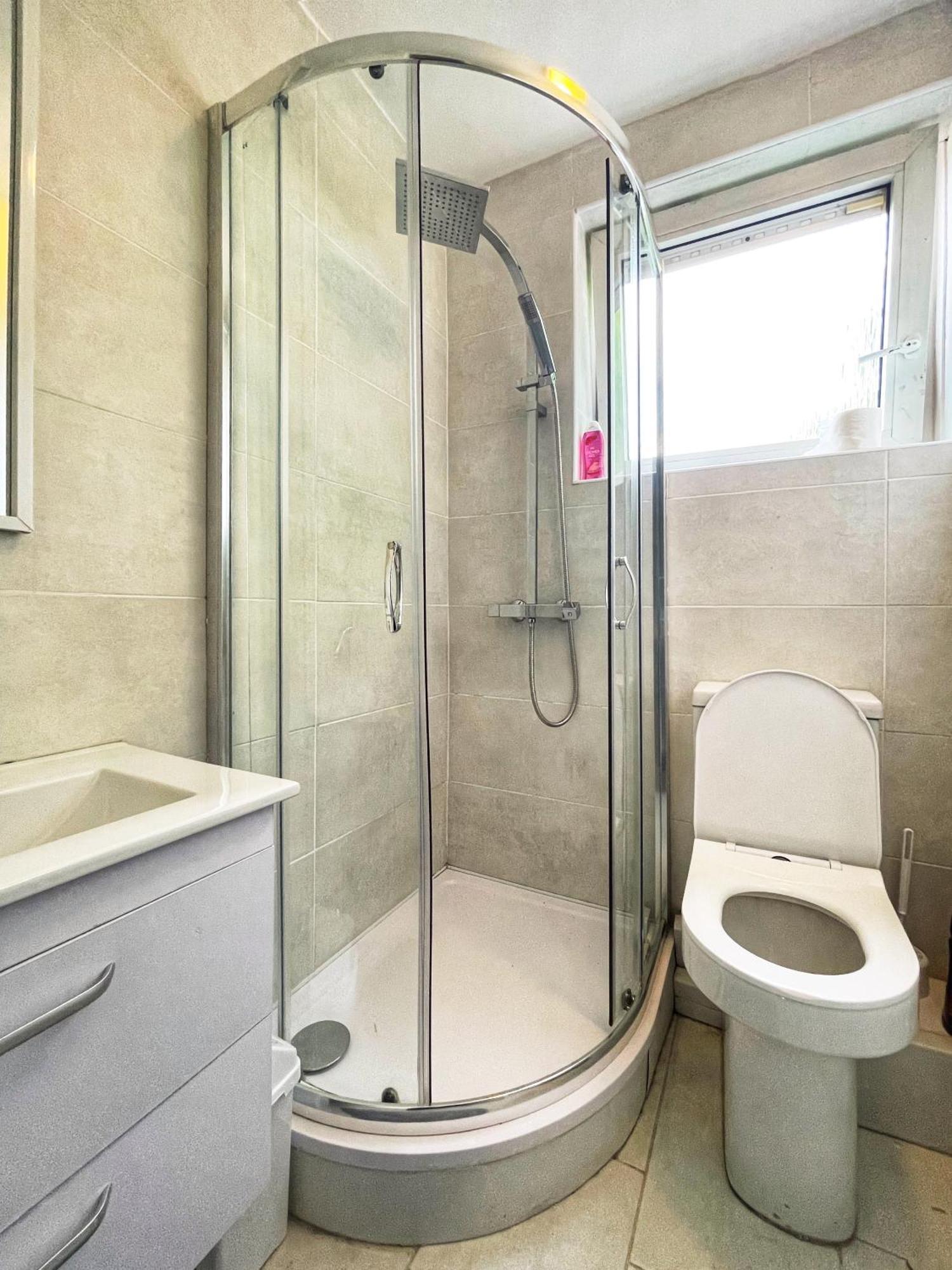 Ethan's Place In Mile End - 2 Double Beds, 1 Bunk Bed, Max 6, Spacious, Ideal For Families Appartement